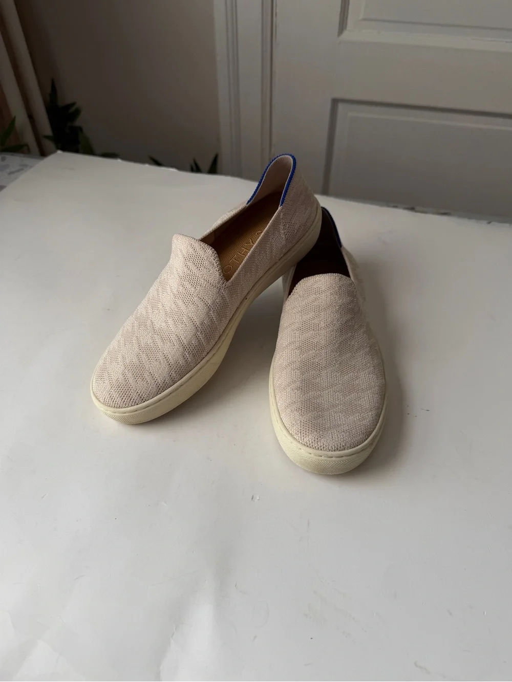 Rothy’s Ivory Houndstooth Slip On Sneaker Shoes Classic Blue Heel Casual Sz 7